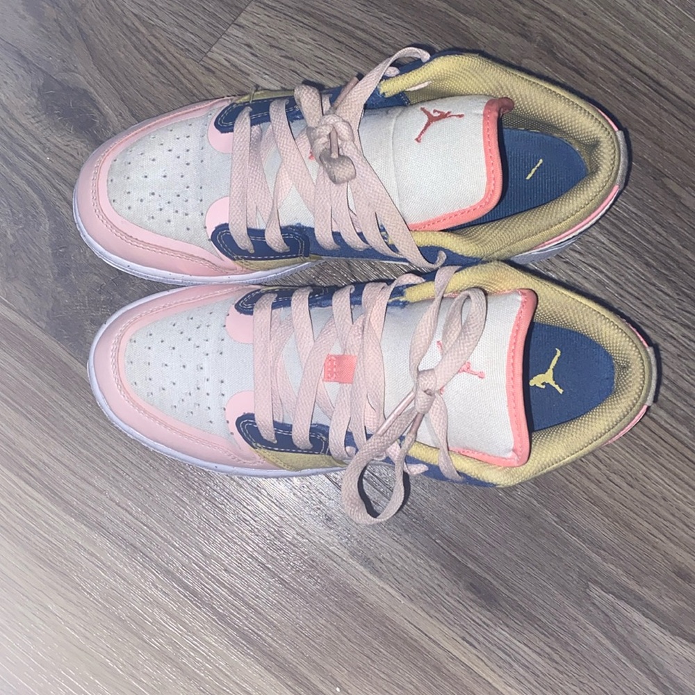 Air Jordan 1 Low Multicolor worn 4x size 4.5y bought last year